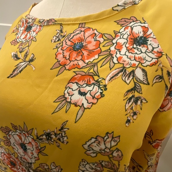 Paper Moon Floral Crop Blouse - Picture 3 of 5